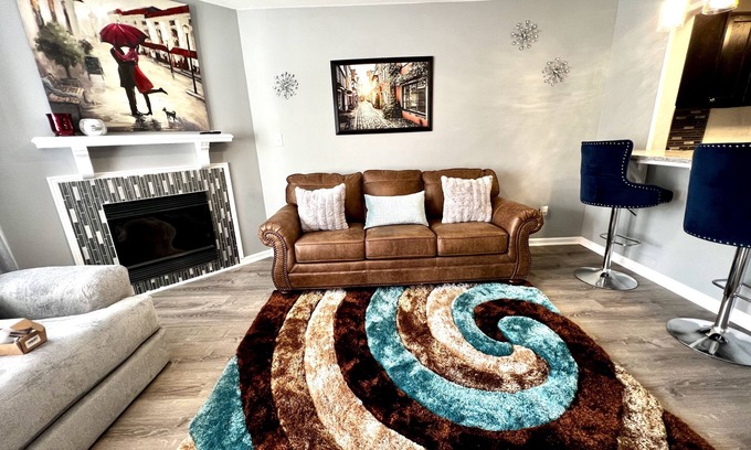 Piney Green House | 2bd 2.5 ba Sleeps 6 Luxury Townhome, Jacksonville NC. Close To Camp Lejeune
