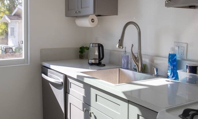 Alhambra Apartment | 2BD/2BA Apartment in DT ALhambra