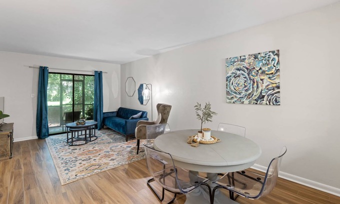 Windsor Forest Condo | 2bd/2ba Condo * Pool * Newly Renovated * 30+ day stays