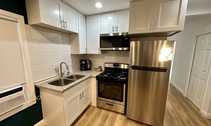 Santa Ana Apartment | 2bd/2ba, Family Friendly Apartment, 6 miles to Disneyland