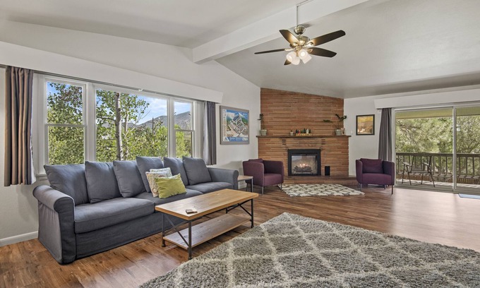 Flagstaff House | 2bd/2ba, with A/C near Dntn, Trails, NAU & Hwy to Canyon