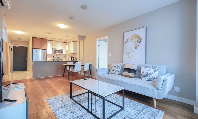 Richmond City Centre Apartment | 2BDR & 2Bath | AC | Free WiFi & Parking @ Oval Park