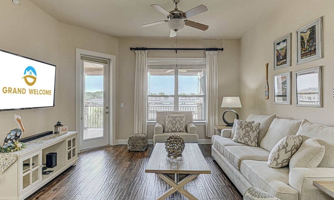Horseshoe Bay Condo | 2BDR Condo for 4 with Pool, Hot Tub & View of Marina!