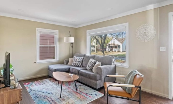 Hazel Park House | 2BDR Near Ferndale | A Cozy Stay in the Heart of Metro Detroit