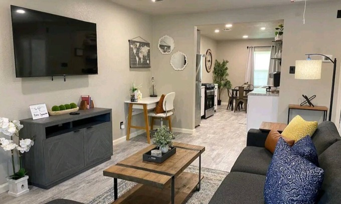 Pasadena House | 2bdr Oasis in Pasadena