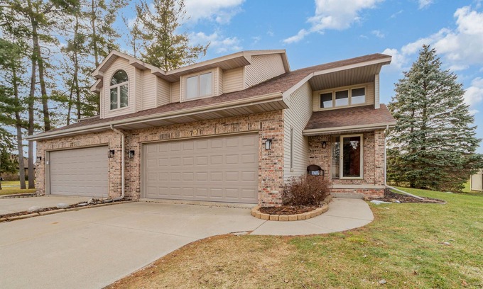 Saginaw Condo | 2bed 1 1/2 bath plus office with Futon, nice area of Saginaw! Sleep up to 6 ppl