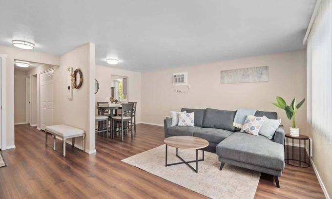 North Spokane Condo | *2bed/1bath, shopping, parking!