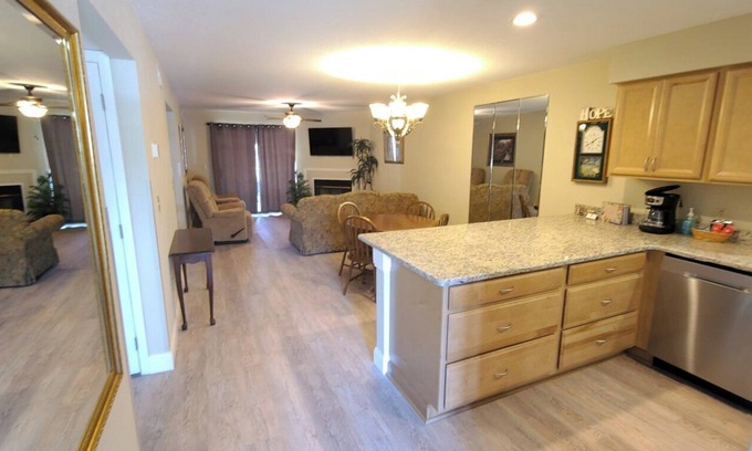 Table Rock Condo | 2bed/2bath 2 Kings! Pool & Hot Tub! Kitchen! Gated Commnty!