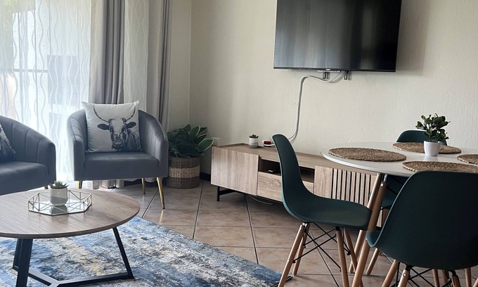 Greater Johannesburg Metropolitan Area Apartment | 2bed 2bath Aprtmnt in Peaceful Complex! Close to Lanseria Airport!