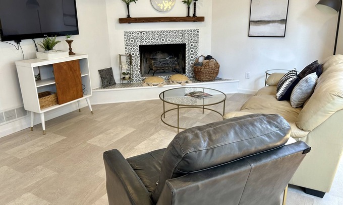Rochester House | 2bed/2bath Large bright and comfortable home