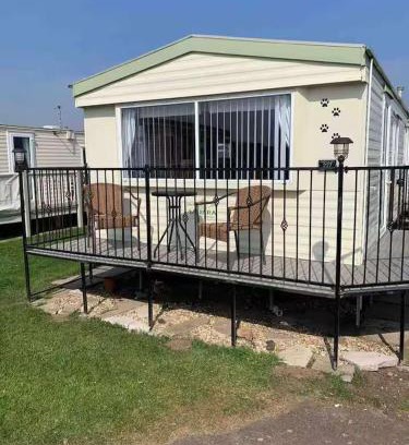 Mablethorpe and Sutton Ski Chalet | 2Bed Caravan Sleeps 6- Beach Access Pets Parking