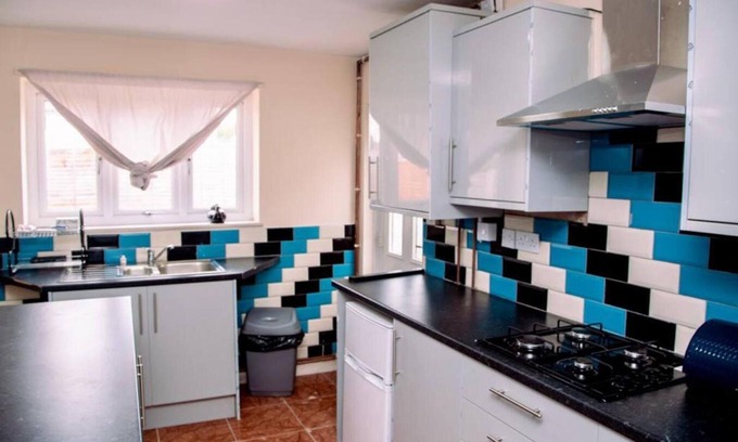 Cradley House | 2bed House- Dudley-garden-wifi-tv