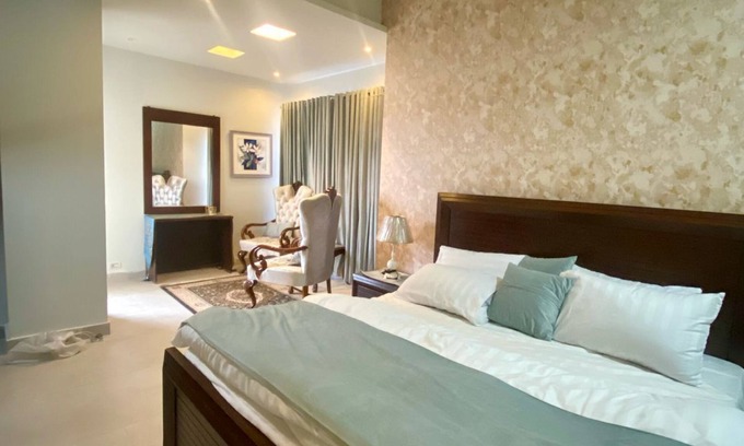 Islamabad Apartment | 2Bedroom BahriaTown-Manzar Holiday Homes