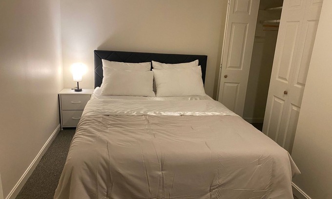 Fairland House | 2beds 1 sofa bed, free-parking,fenced,near Washington DC,private