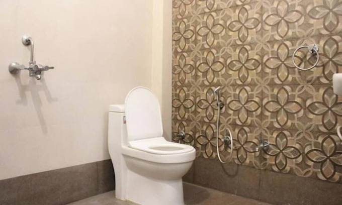 Bullawala Apartment | 2BHK w Terrace Access & Pvt Parking