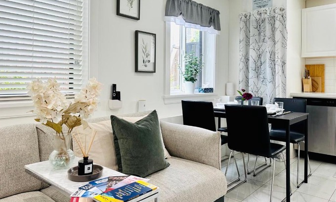Vancouver South House | 2BR 1.5BA Full Kitchen Private Guest House - Free Parking - Central Location