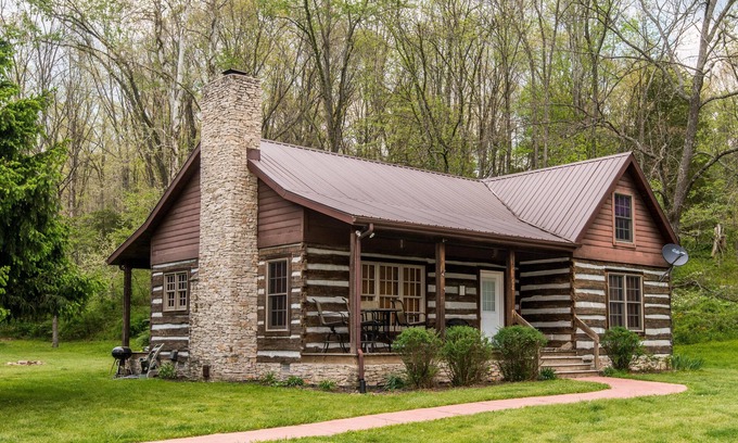 Nashville Cabin | 2BR, 1 BA Log Cabin