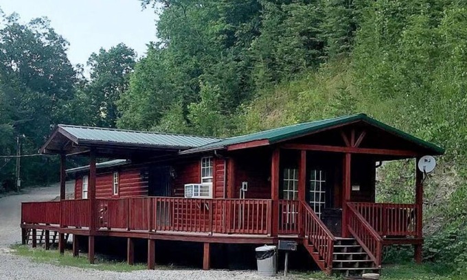 Lejunior Cabin | 2BR 1 Bath cabin w/full kitchen, hot tub, and living room.