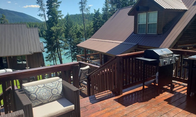 West Glacier House | 2BR, 1B, Sleeps 4, Lakeview and Lake access in West Glacier
