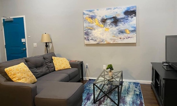 Downtown Kansas City House | #2BR-1BA Loft Downtown KC in Historic Building