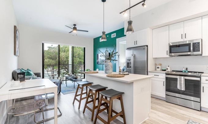 West Palm Beach Apartment | 2br 2 bath 5 mins from airport, Beach, convention center