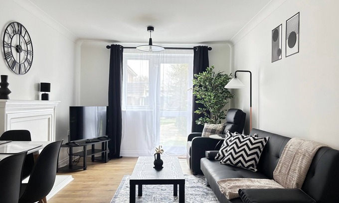 Tinsley Green Apartment | 2BR/2BA 2 King Beds Parking Home Away Home