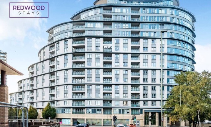 Woking Apartment | 2BR 2BA Apt, Free Parking, Full Kitchen, Balcony