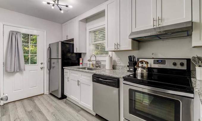 Wilmington House | 2BR/2BA Cottage centrally located in Midtown
