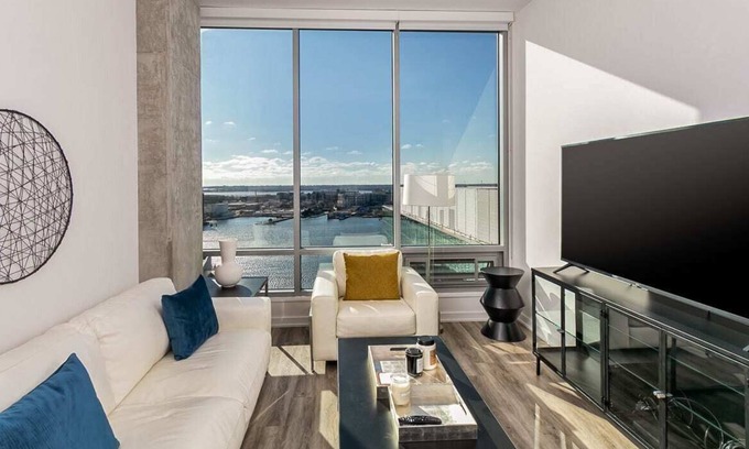 Fells Point Apartment | 2BR/2BA Elegant Luxury Suite With Gym & Pool By ENVITAE