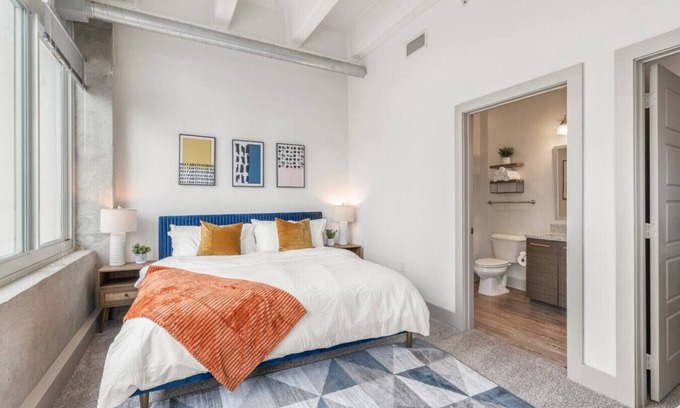 Peachtree Center Apartment | 2BR 2BA Highrise | 1 King and 1 Queen Bed| Downtown ATL