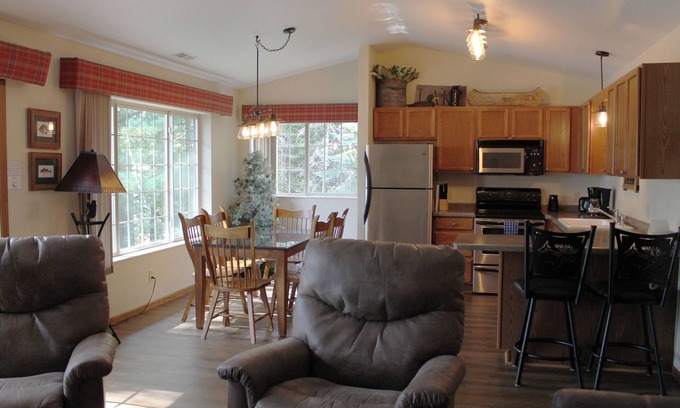 Eagle River Condo | 2BR/2BA Lakeview Condo on Second Floor – Scenic Stay at Wild Eagle Lodge, Eagle
