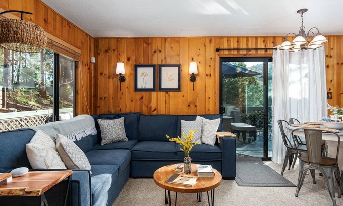 West Village Cabin | 2BR/2BA + Loft | WEST Village