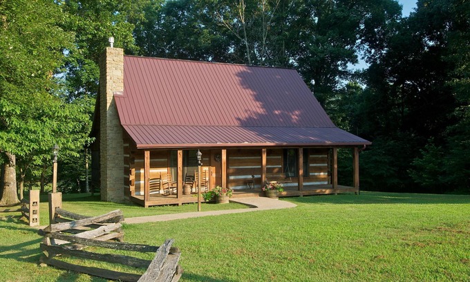 Nashville Cabin | 2BR, 2BA Log Cabin