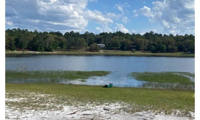 Keystone Heights Cottage | 2BR/2BA Quiet Lakefront Cottage