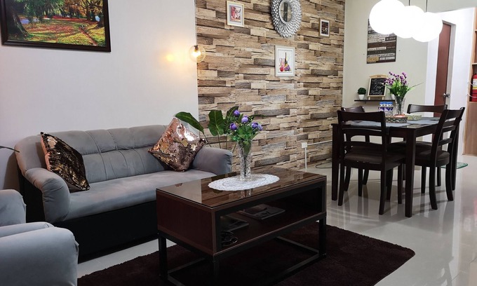 Naga House | 2BR & 2Bath Fully furnished Townhouse near CENTRO Nag