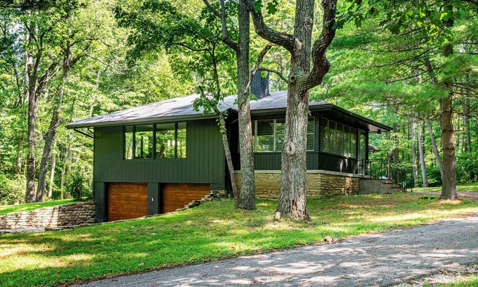 Helmsburg House | 2BR, 3.5 BA Retreat