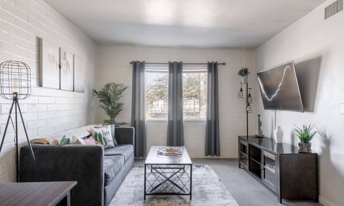 Rincon Heights Apartment | 2BR, 6 Min to UofA – BBQ, Sunshine & Cozy Vibes!