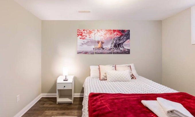 Kitchener House | 2BR+AC+Wi-fi+Kitchen+Washer+Dryer+FreePrkng+Pet