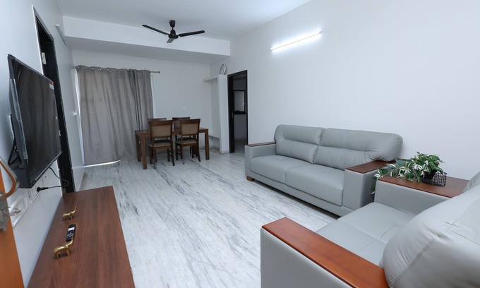 Chennai Apartment | 2BR Apartment in chennai/WIFI/Downtown/Family friendly