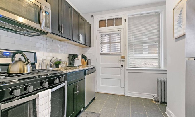Rogers Park Apartment | 2BR Apt near Shops Dining Loyola University