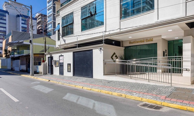 Castelo Branco Apartment | 2BR Apt w/Balcony Close to Itapema Beach