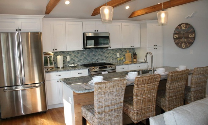 Humarock House | 2BR Beach Cottage in Scituate's Humarock Beach Community. "Humarock Hideaway"