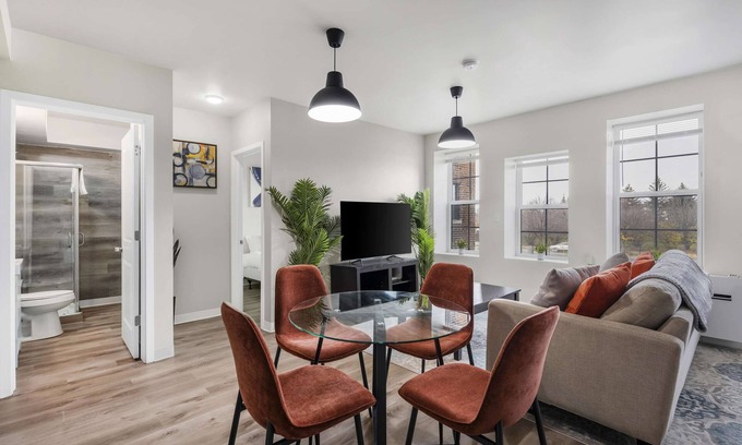New Center Detroit Apartment | 2BR Brand New Apartment Near Henry Ford