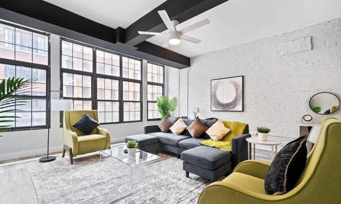 Downtown Chicago Apartment | 2BR Bright & Cozy Apartment - Hubbard 2
