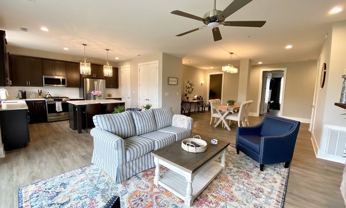 Diamond Hill Condo | 2BR Condo in Downtown Lynchburg w/Picturesque Views