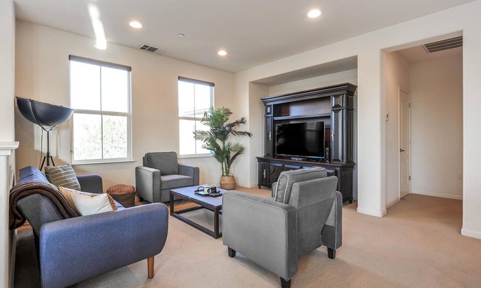 Milpitas Apartment | 2BR Condo in Milpitas with Pool