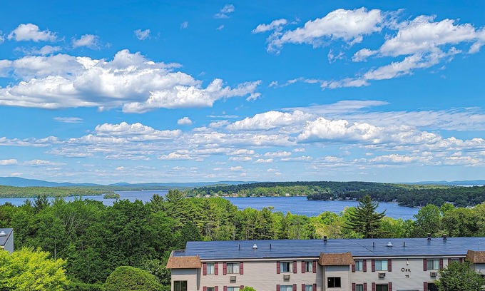 Weirs Beach Condo | 2BR Condo Lake Winnipesaukee Retreat