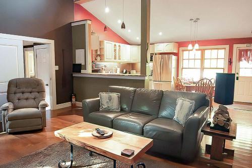 Tobermory House | 2BR Cottage Surrounded by Nature