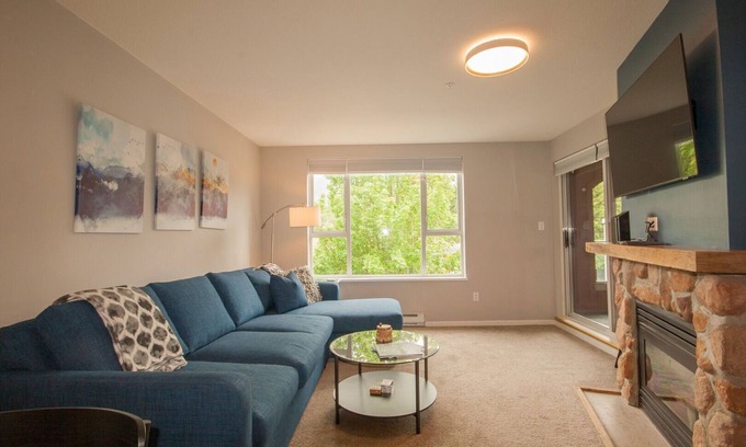 Whistler Village Condo | 2BR | Deer Lodge | Epic Location | Private Covered Patio | Free Parking