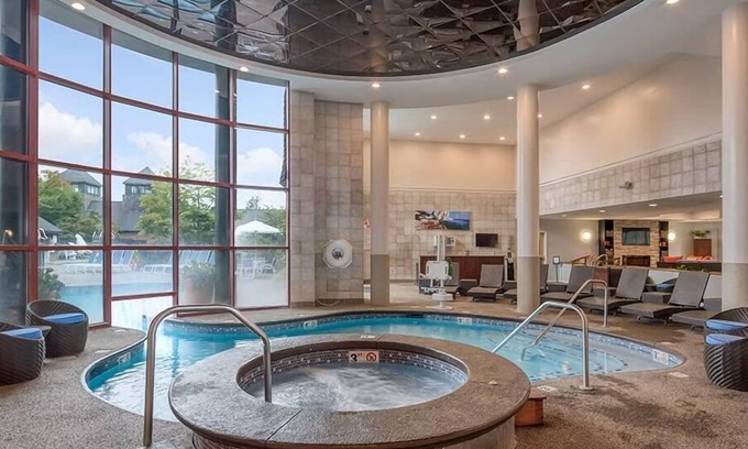 Newport Condo | 2br Deluxe Condo Family Fun & Historically Located!
